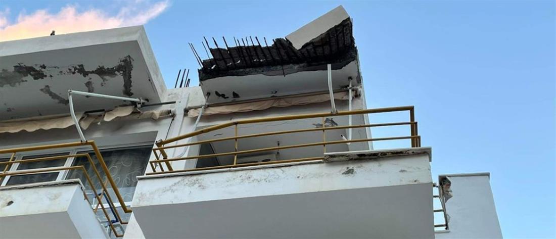Κρήτη: Μπαλκόνι έπεσε σε σταθμευμένο αυτοκίνητο (εικόνες)