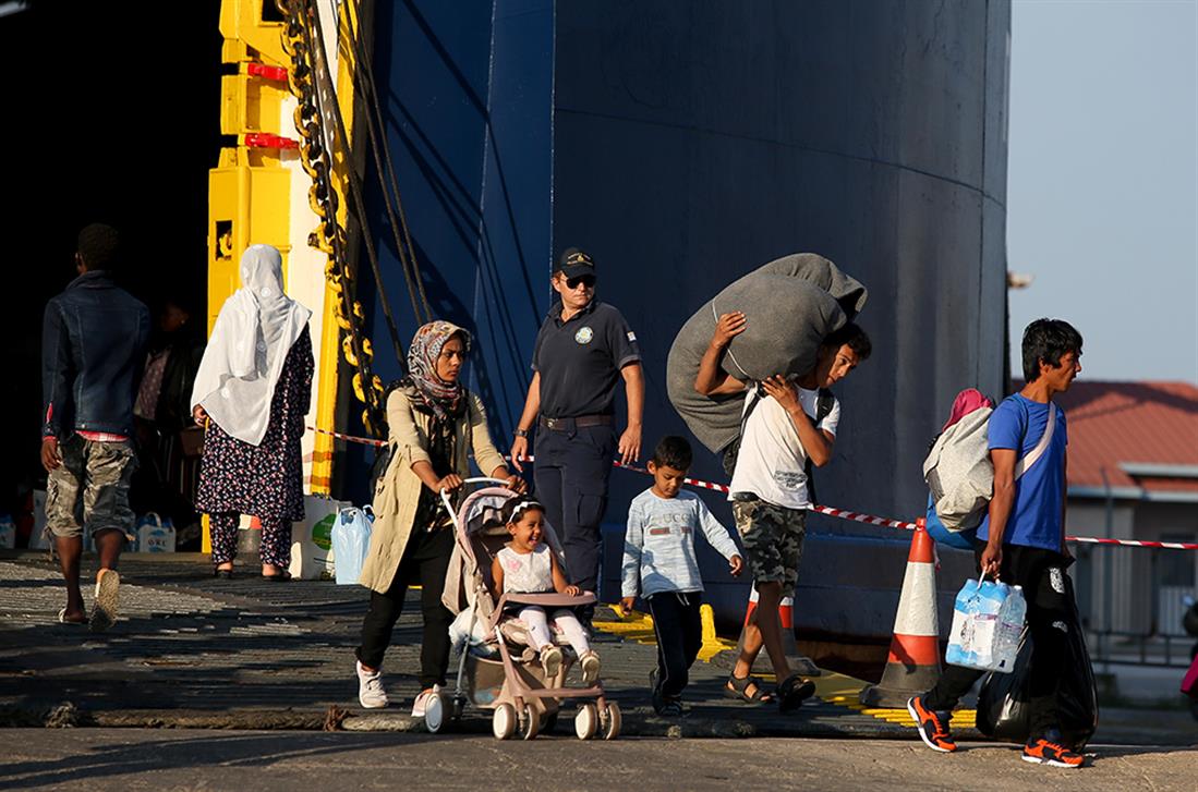 Θεσσαλονίκη - λιμάνι - πρόσφυγες - AQUA BLUE
