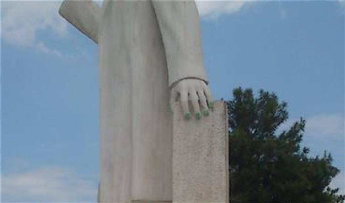 Πράσινα νύχια - άγαλμα - Θεσσαλονίκη