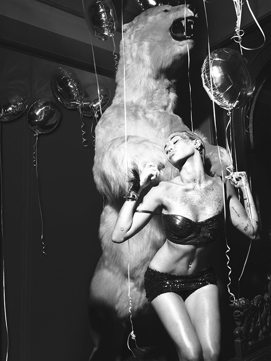 Miley Cyrus - W magazine - φωτογράφιση