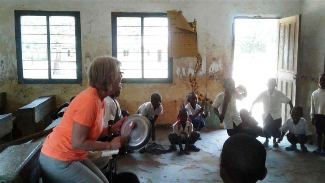 Δασκάλα - Λάρισα - υιοθέτησε χωριό - Τανζανία