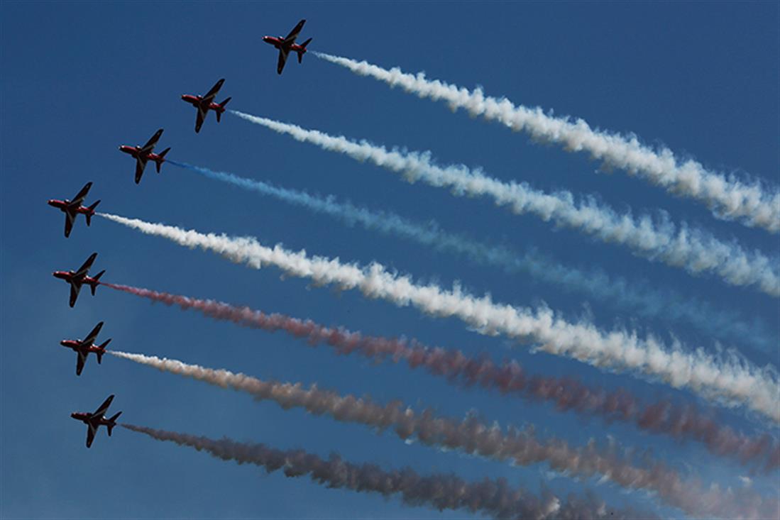 Red Arrows - επιδείξεις - αέρας - ουρανός - αιθέρες - αεροπλάνα - αεροπορία