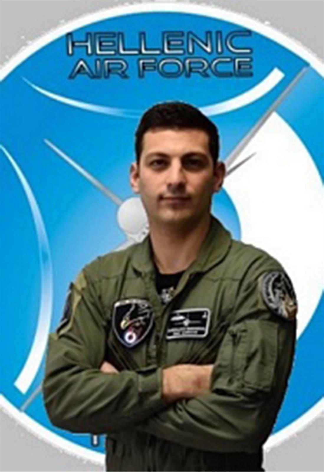Μανώλης Γαρεφαλάκης - Τροχαίο δυστύχημα - Πιλότος στην Πολεμική αεροπορία - Κρήτη