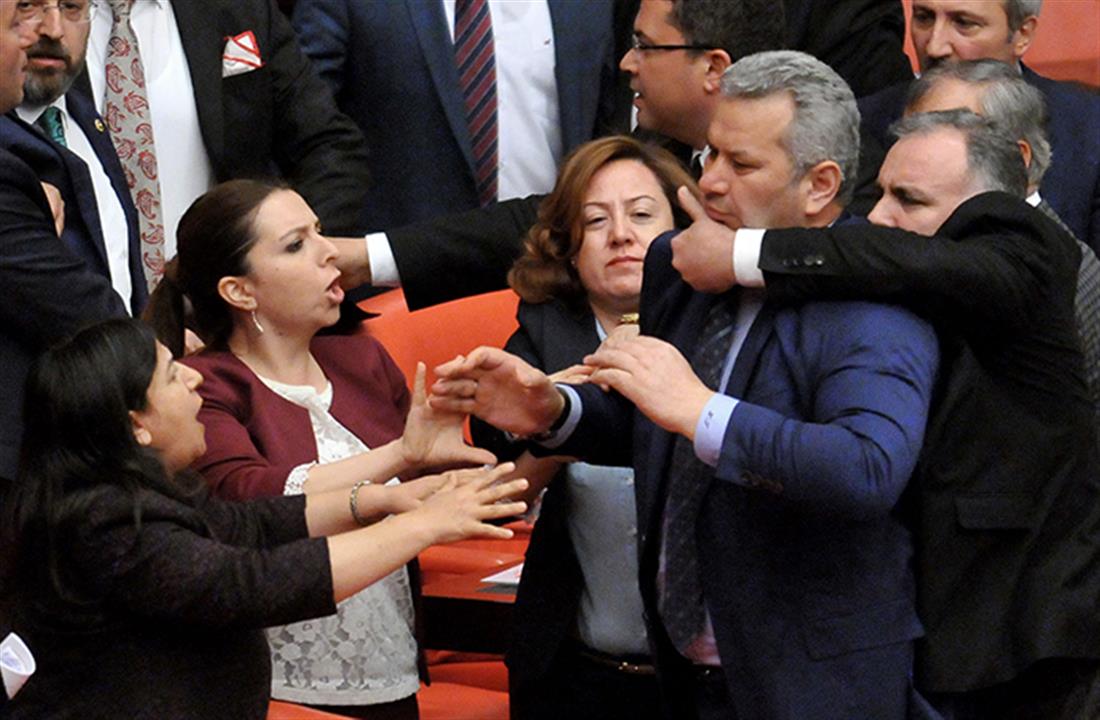 AP - Βουλή - Τουρκία - ένταση - καβγάς - βουλευτές