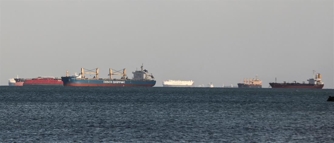 AP - Διώρυγα του Σουέζ - Φορτηγό πλοίο - τανκερ