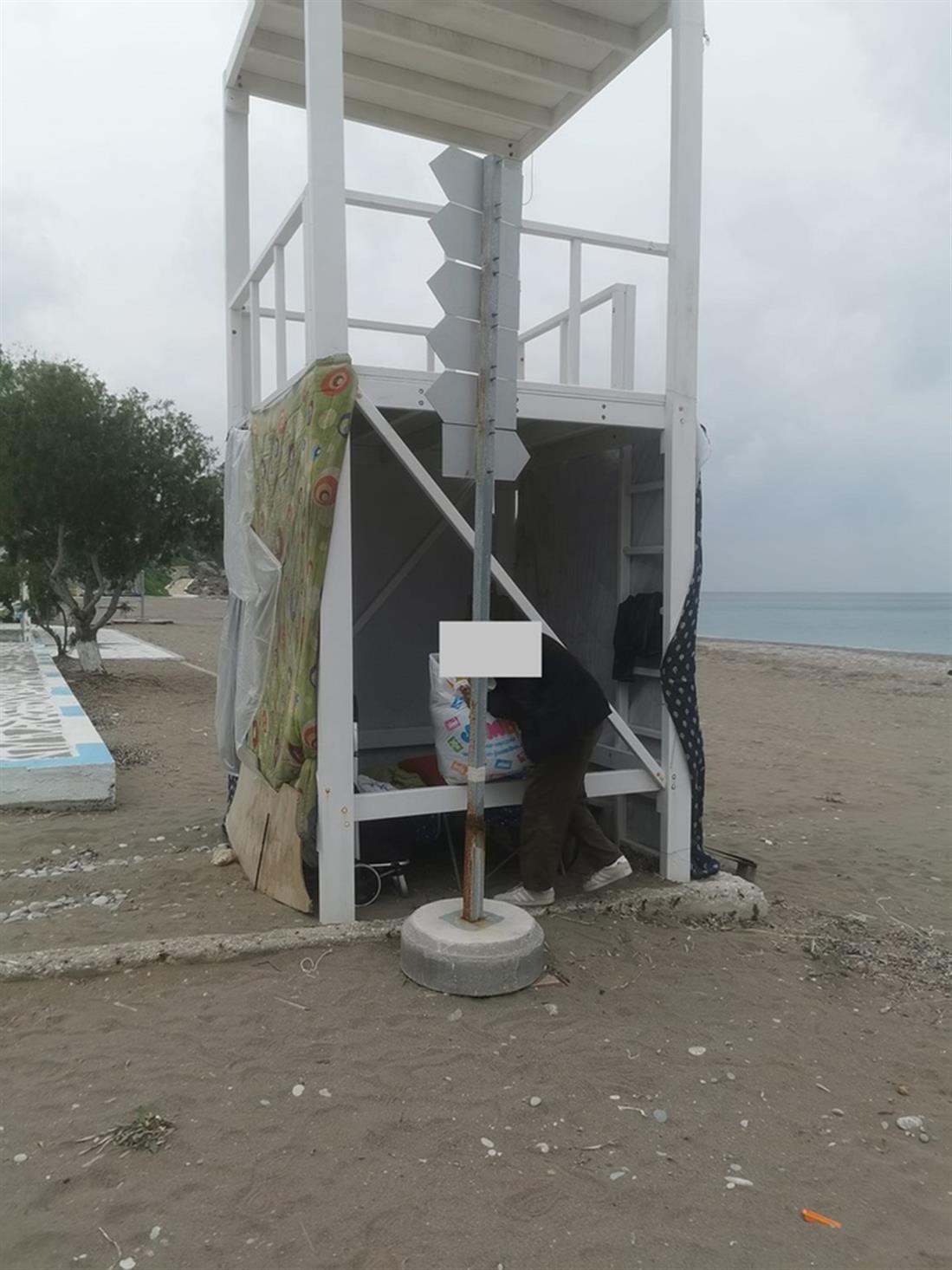 Άστεγος - πύργος ναυαγοσώστη - παραλία Ψαροπούλας - Ρόδος