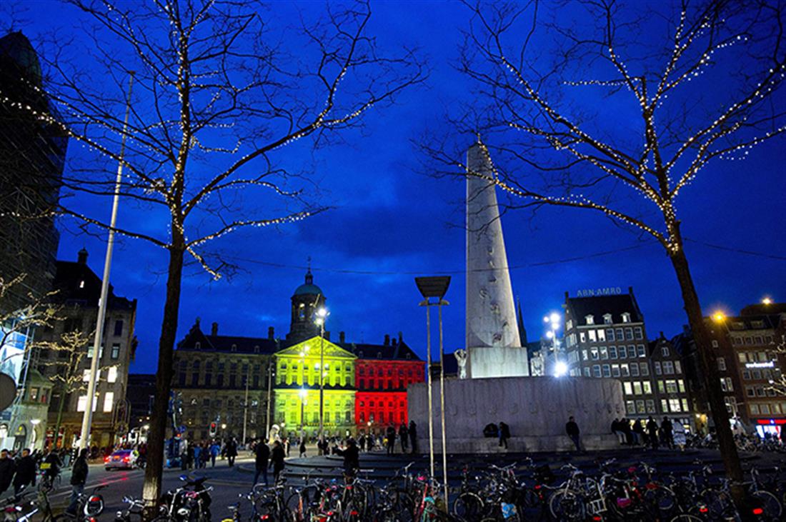 Ολλανδία - Άμστερνταμ - Royal Palace - βελγική σημαία - χρώματα
