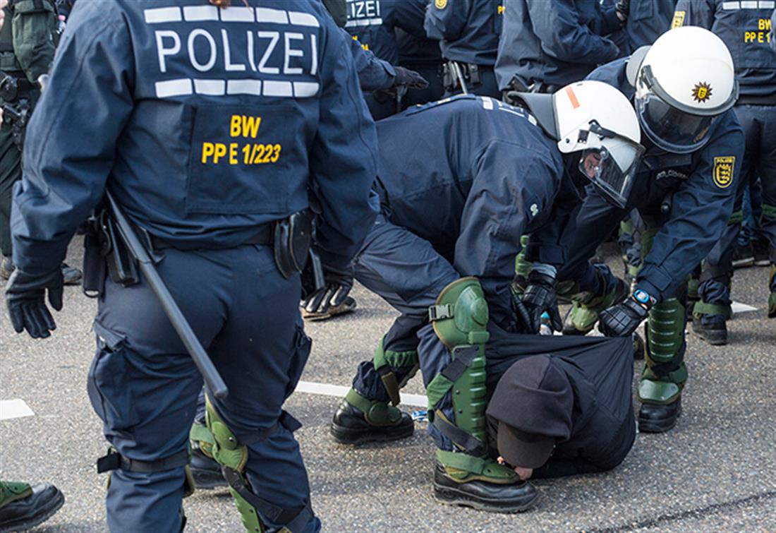 AP - Στουτγκάρδη - Γερμανία - επεισόδια - διαδηλωτές - συγκρούσεις