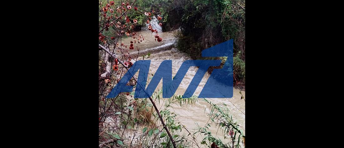 Διάσωση άνδρα που παρασύρθηκε από χείμαρρο