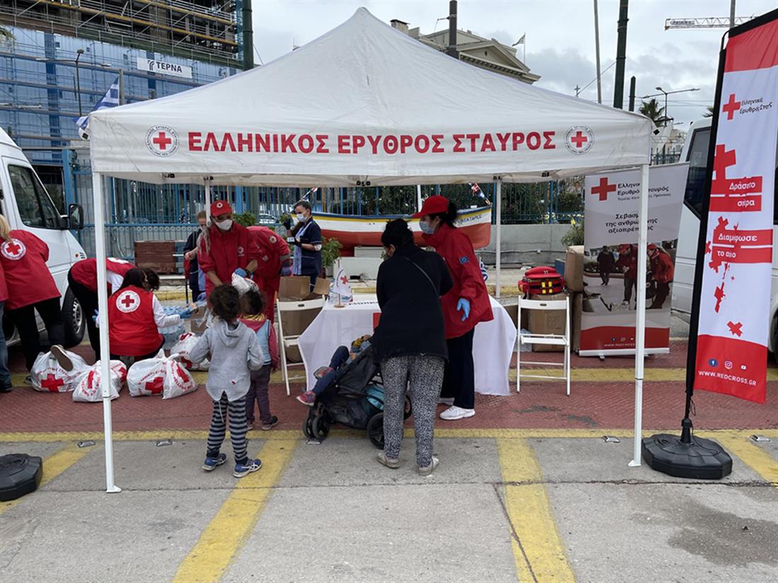 Ελληνικός Ερυθρός Σταυρός - άστεγοι - λιμάνι - Πειραιάς
