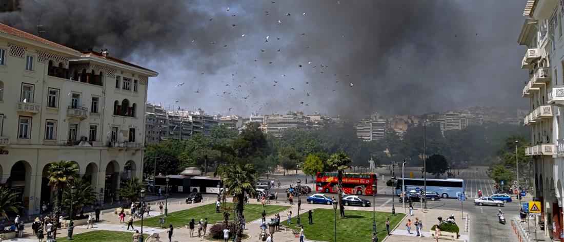 Θεσσαλονίκη: Φωτιά στο Βιοτεχνικό Επιμελητήριο (εικόνες)