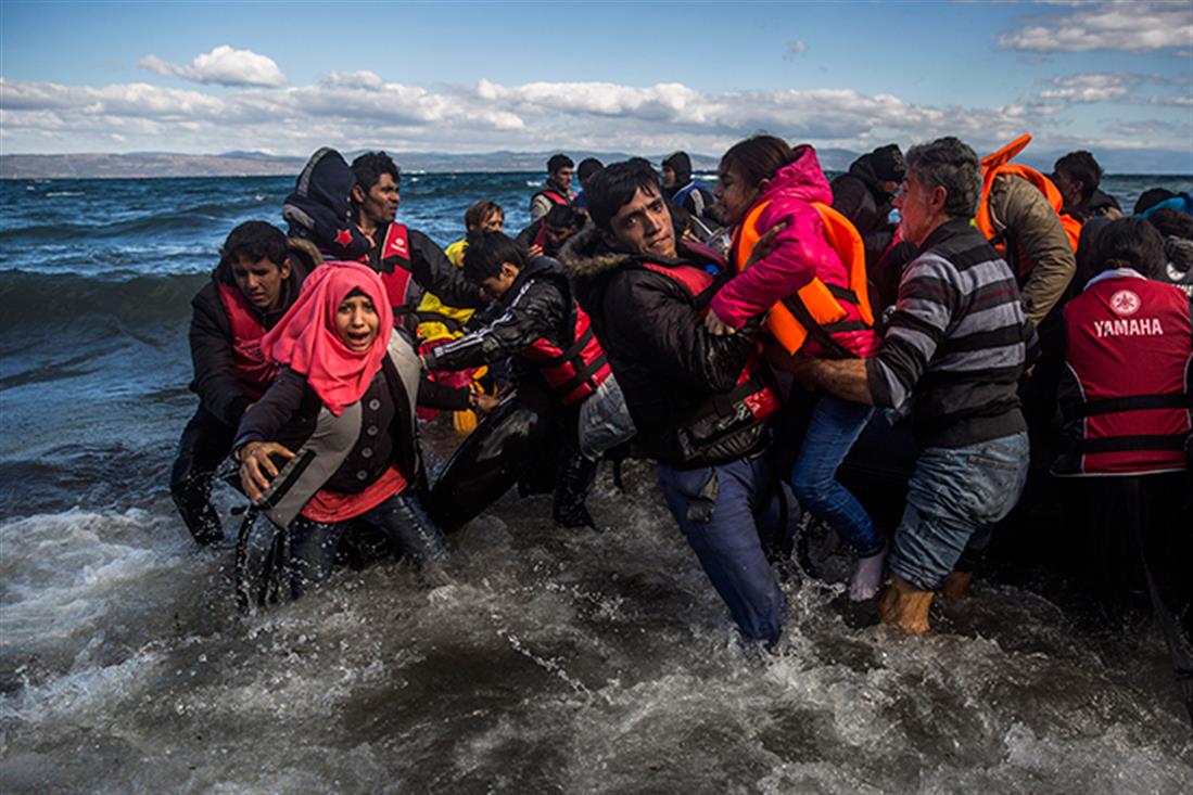 AP - Λέσβος - ναυάγιο - πρόσφυγες - παιδί - διάσωση