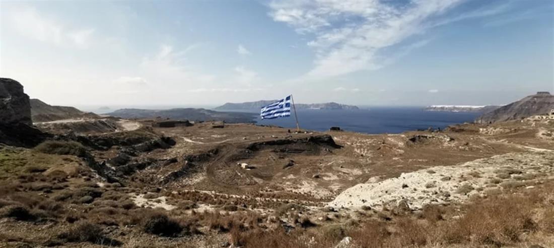 Σαντορίνη - ελληνική σημαία