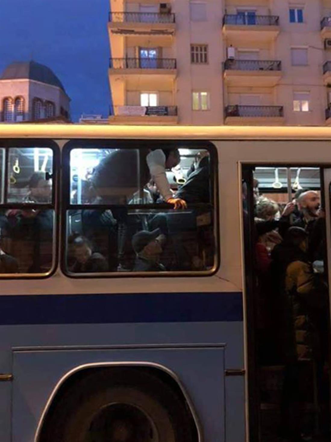 Επιβάτες - λεωφορείο - Θεσσαλονίκη