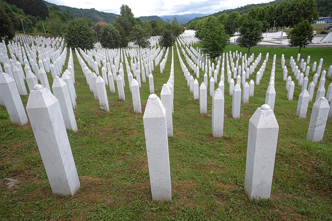 AP - Βοσνία και Ερζεγοβίνη - Σρεμπρένιτσα - νεκροταφείο