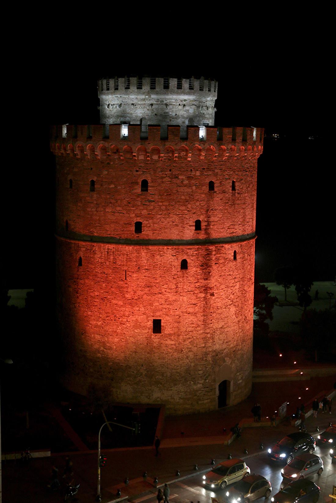 Θεσσαλονίκη - Λευκός Πύργος - φώτα - κακοποίηση - βία - γυναίκες