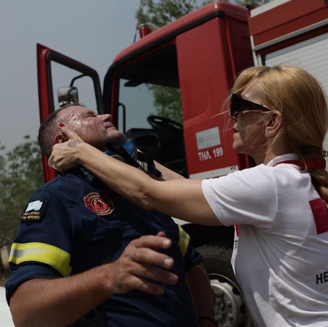 Εθελοντές - φωτιές - Ελληνικός Ερυθρός Σταυρός