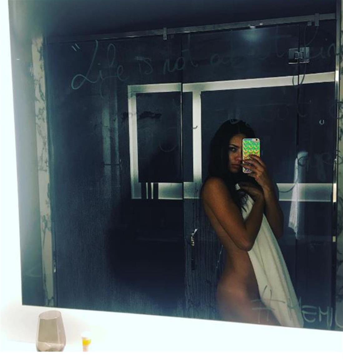 Adriana Lima - instagram - γυμνή