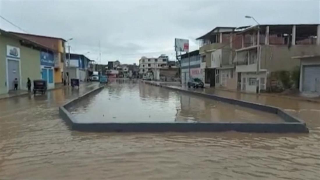 AP - Περού - πλημμύρες - κυκλώνας Γιάκου