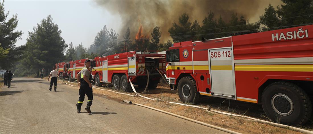 Φωτιές: Ενισχύονται τα πεζοπόρα τμήματα με πυροσβέστες από το εξωτερικό
