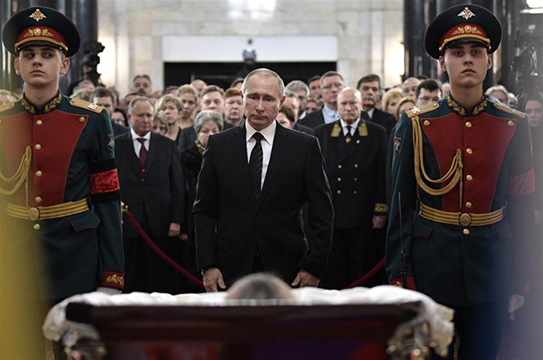 AP - Κηδεία - πρεσβης - Αντρέι Καρλόφ - παρουσία - Πούτιν