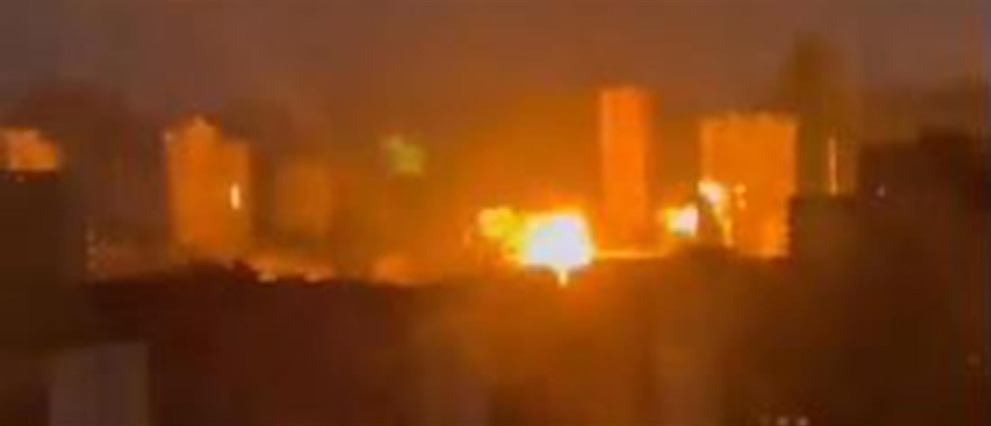 Πόλεμος στην Ουκρανία: φωτιά σε κατάστημα στο Κίεβο μετά από εκρήξεις