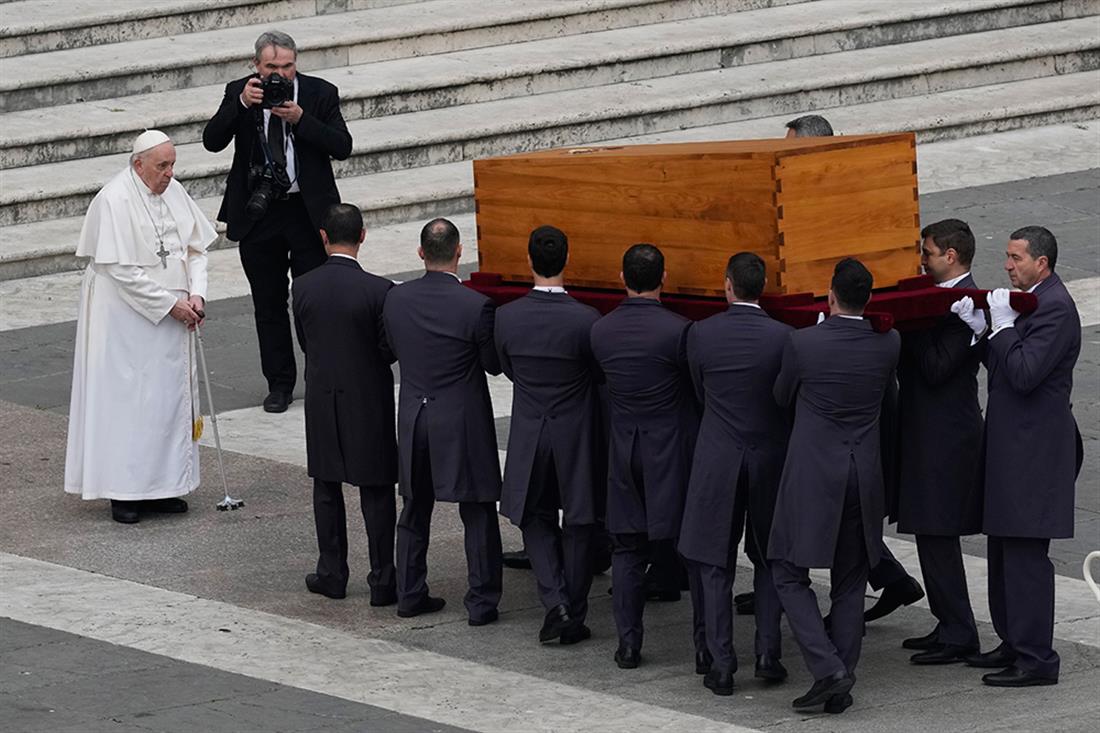 AP - Πάπας Βενέδικτος - Κηδεία