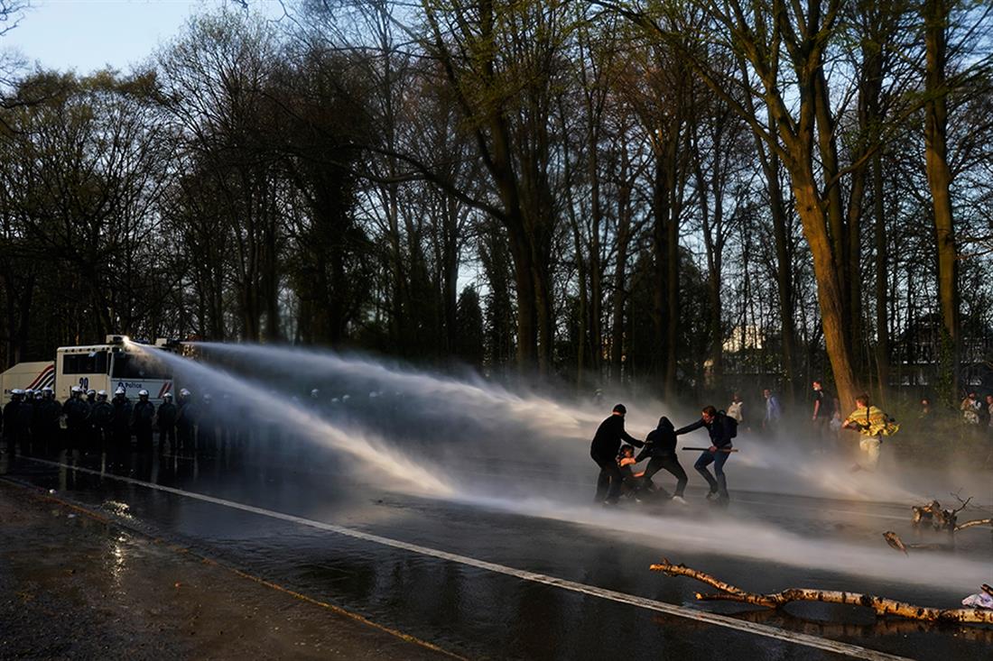 Βέλγιο - αστυνομία - υπαίθριο παρτι