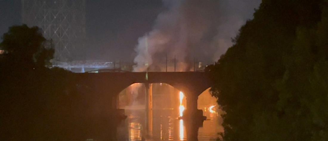 Ρώμη: Κατάρρευση ιστορικής γέφυρας μετά από φωτιά (βίντεο)