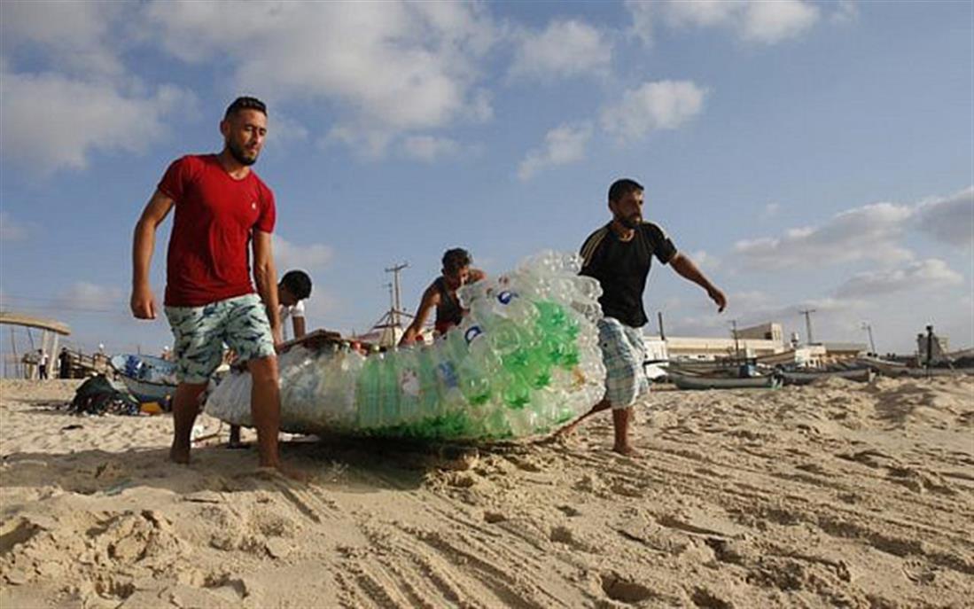 Γάζα - ψαράδες - πλαστικά μπουκάλια
