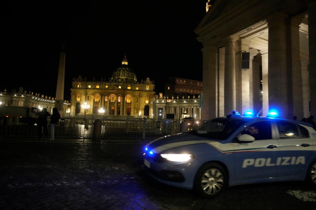Βατικανό - περιπολικό - εισβολή αυτοκινήτου