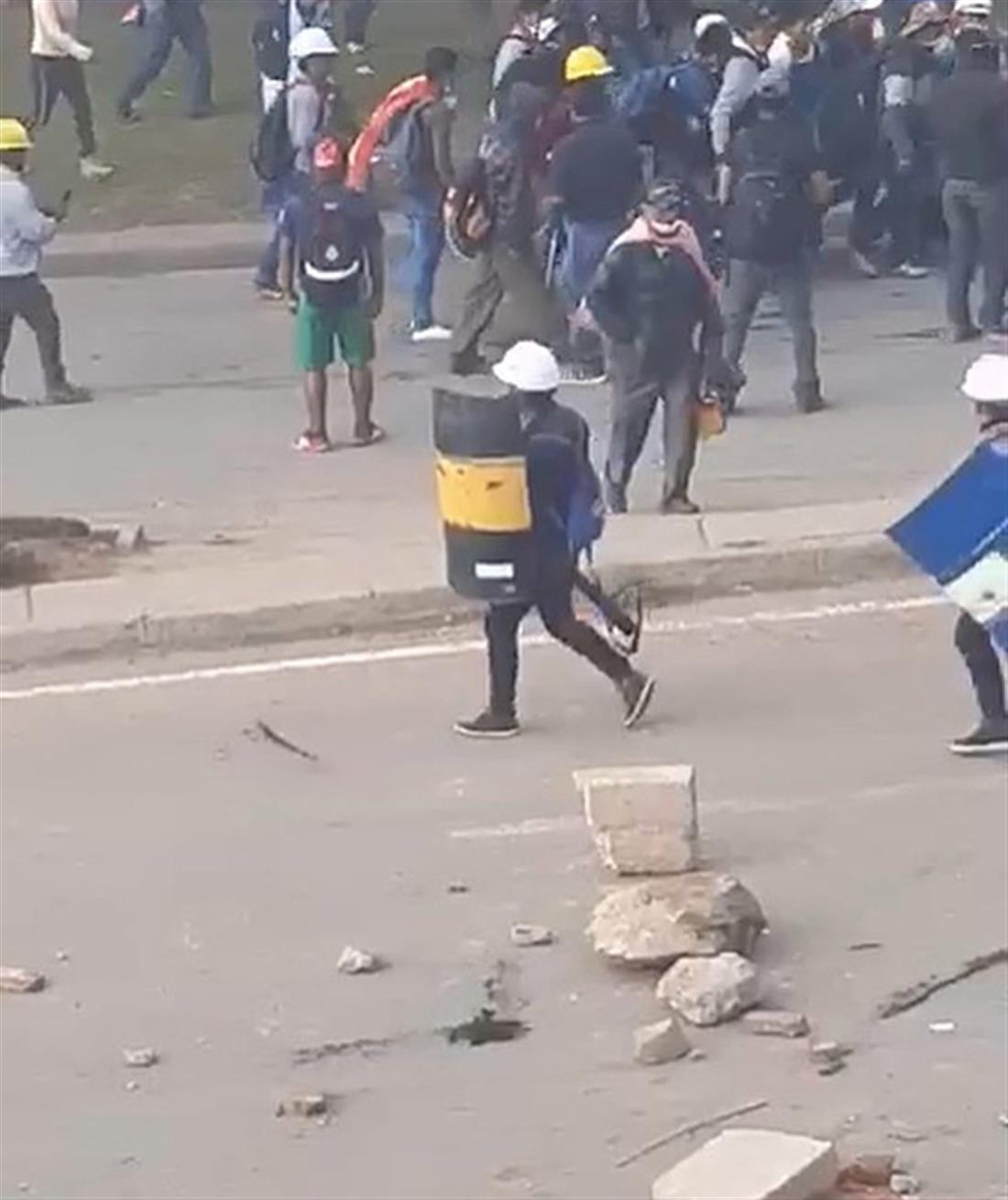 συγκρούσεις - διαδηλωτές - αστυνομία - Βολιβία