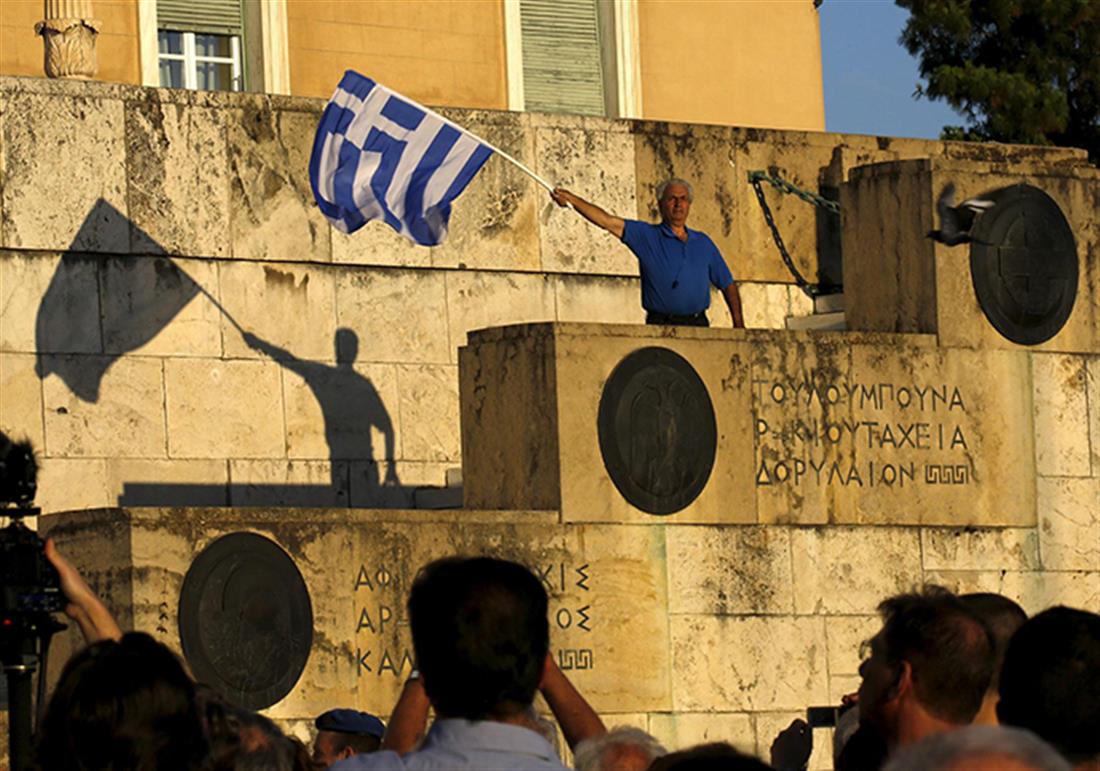 Γιάννης Μπεχράκης - φωτογράφος - 2015 - Guardian