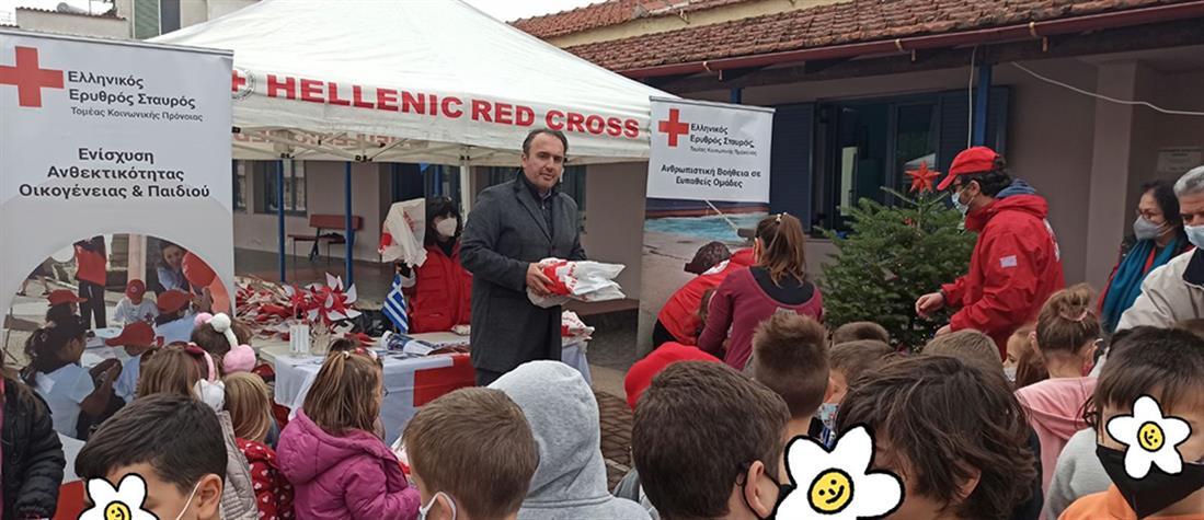 Ελληνικός Ερυθρός Σταυρός - Εύβοια: δώρα και παιχνίδια σε 1000 μαθητές (εικόνες)