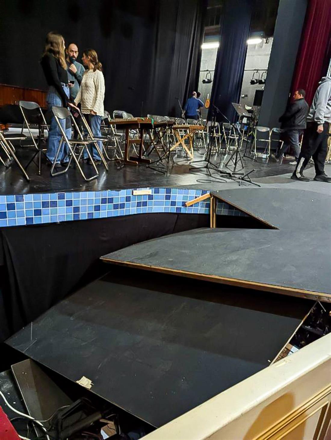 Δημοτικό Θέατρο Πειραιά - κατάρρευση σκηνής - ατύχημα