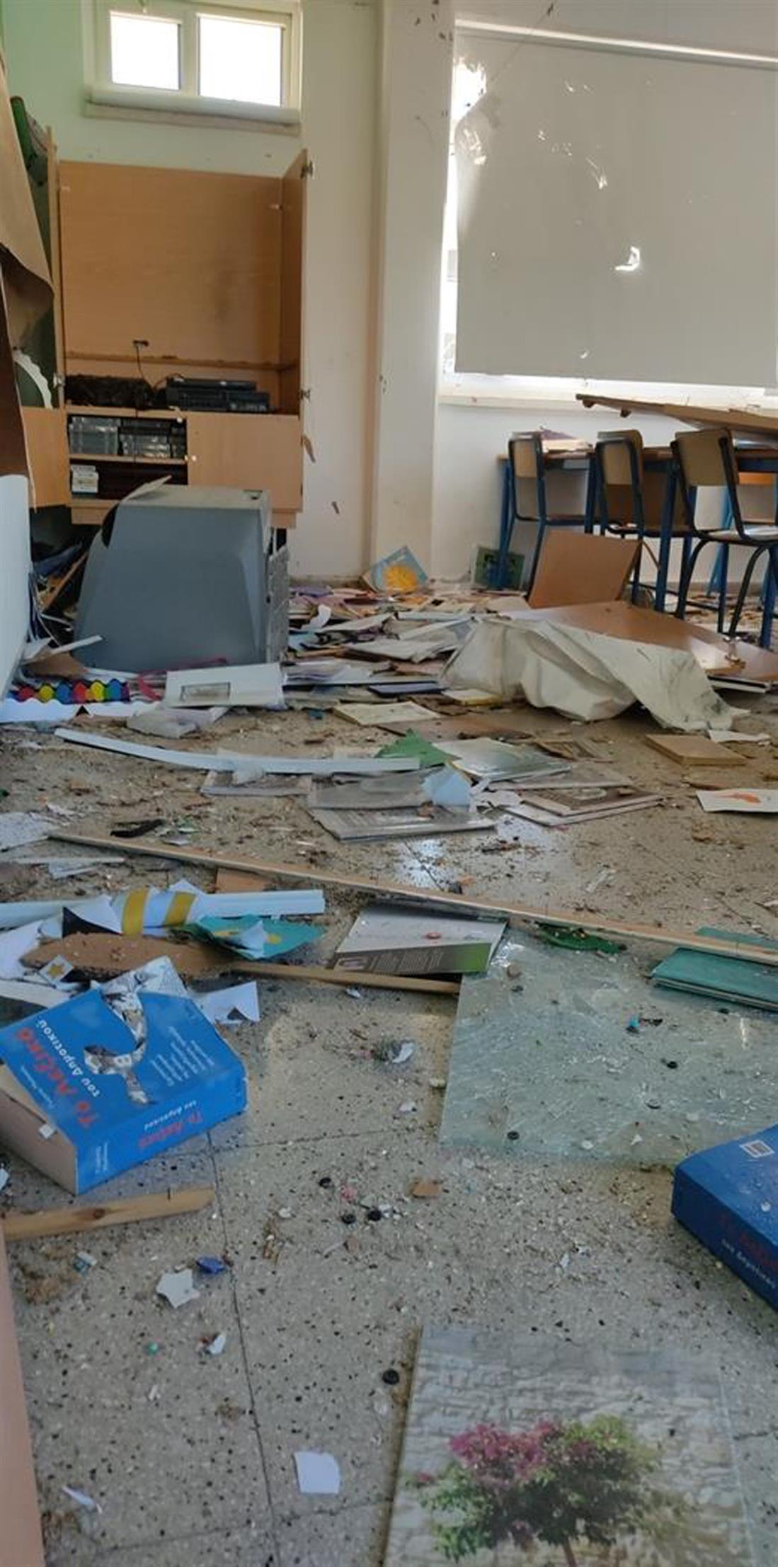 Έκρηξη - αίθουσα - δημοτικό σχολείο Ζακακίου