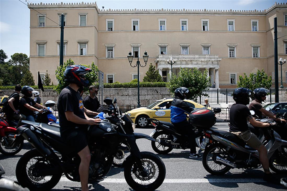 Εργαζόμενοι  - ντελίβερι - κούριερ - δίκυκλα - συγκέντρωση διαμαρτυρίας