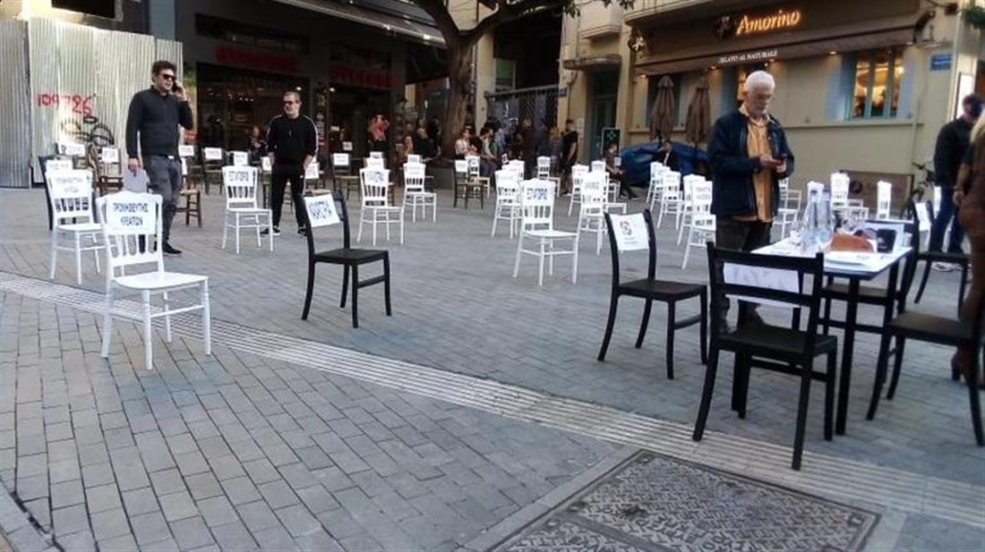 empty chairs - άδειες καρέκλες - Ηράκλειο