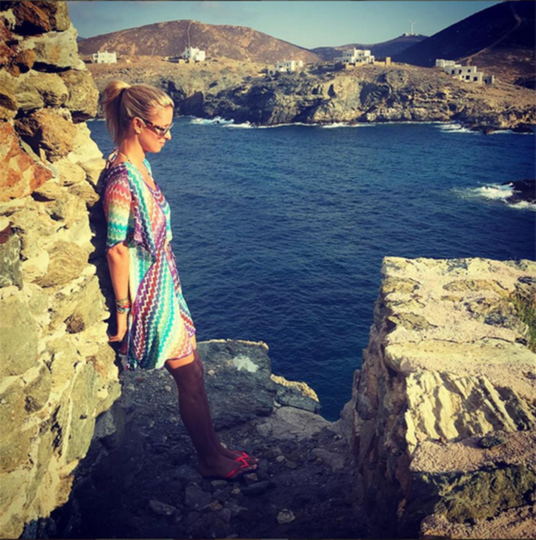 Διάσημες - ελληνικά νησιά -  Nicky Hilton - Νίκι Χίλτον