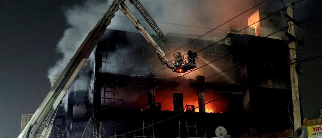 Ινδία: Φονική φωτιά σε κτήριο (εικόνες)