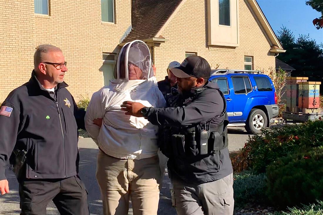Ρόρι Γουντς - επίθεση με μέλισσες σε αστυνομικούς - ΗΠΑ