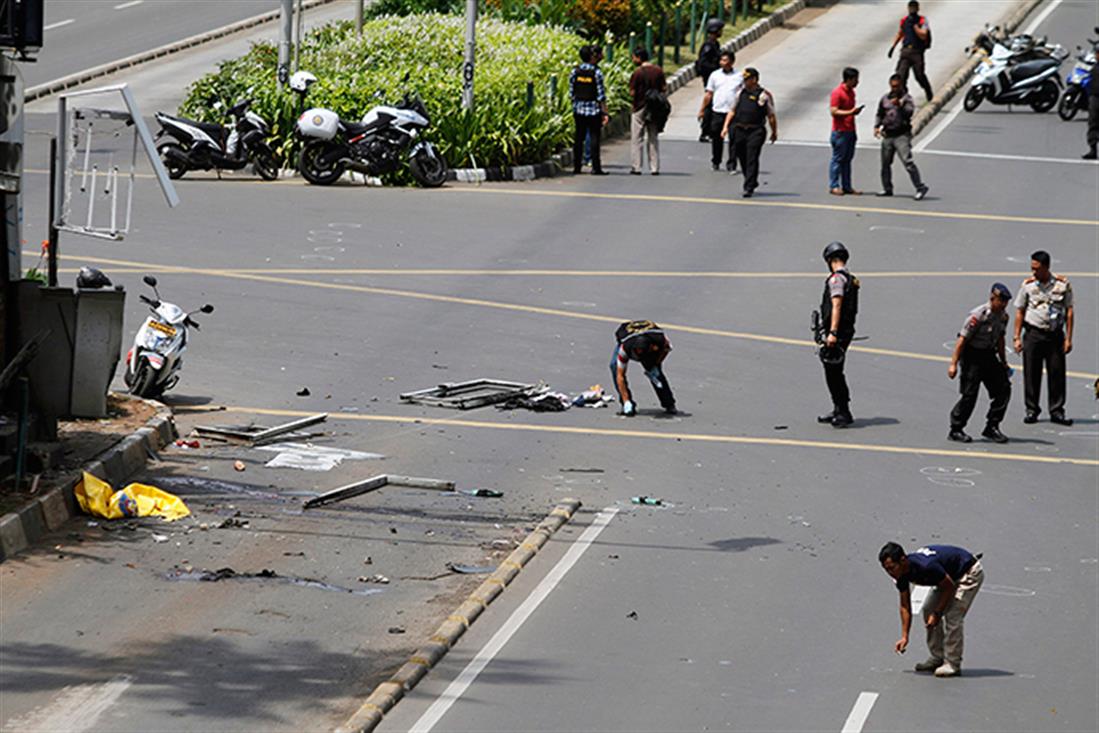 Iνδονησία - έκρηξη - θύματα - Tζακάρτα - επίθεση - βόμβα - αστυνομία