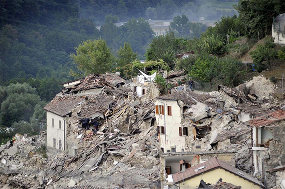 Ιταλία - καταστροφές - σεισμός - εγκέλαδος