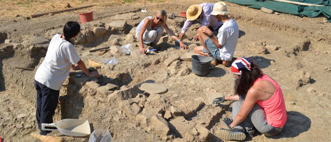 Τραπεζά - Μυκηναϊκή νεκρόπολη: Ανακαλύφθηκαν κτερίσματα και χάλκινα ξίφη (εικόνες)