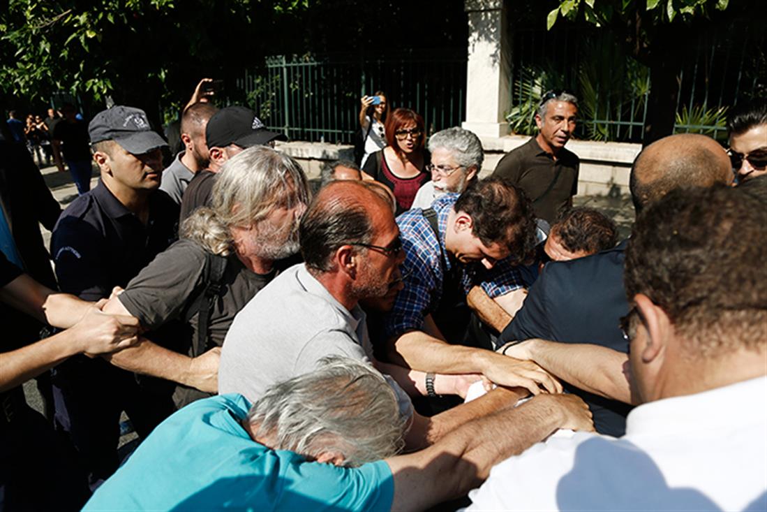 Μέγαρο Μαξίμου - ένταση - επεισόδια - ΠΟΕ-ΟΤΑ - ΠΑΜΕ