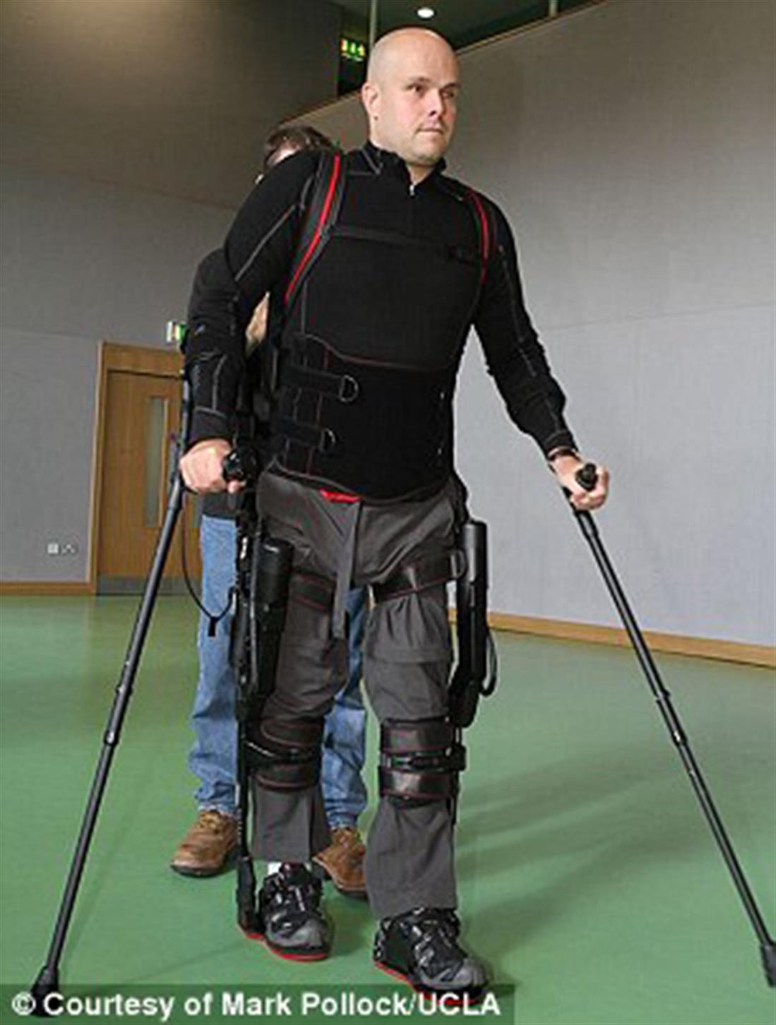 Ρομποτικός Εξωσκελετός - παράλυτος - περπάτησε - Μαρκ Πόλοκ