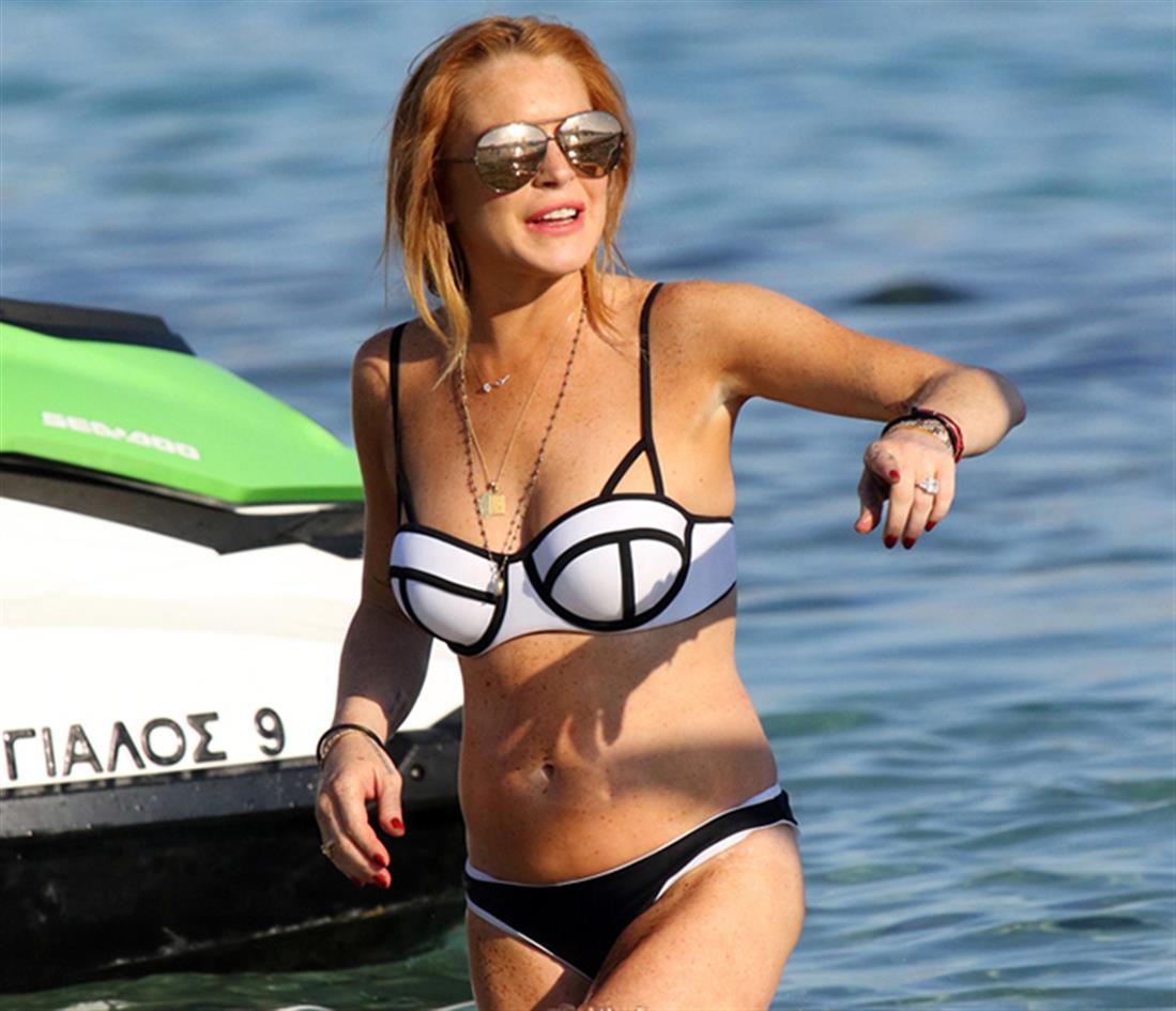 Διάσημες - ελληνικά νησιά -  Lindsay Lohan - Λίντσει Λόχαν