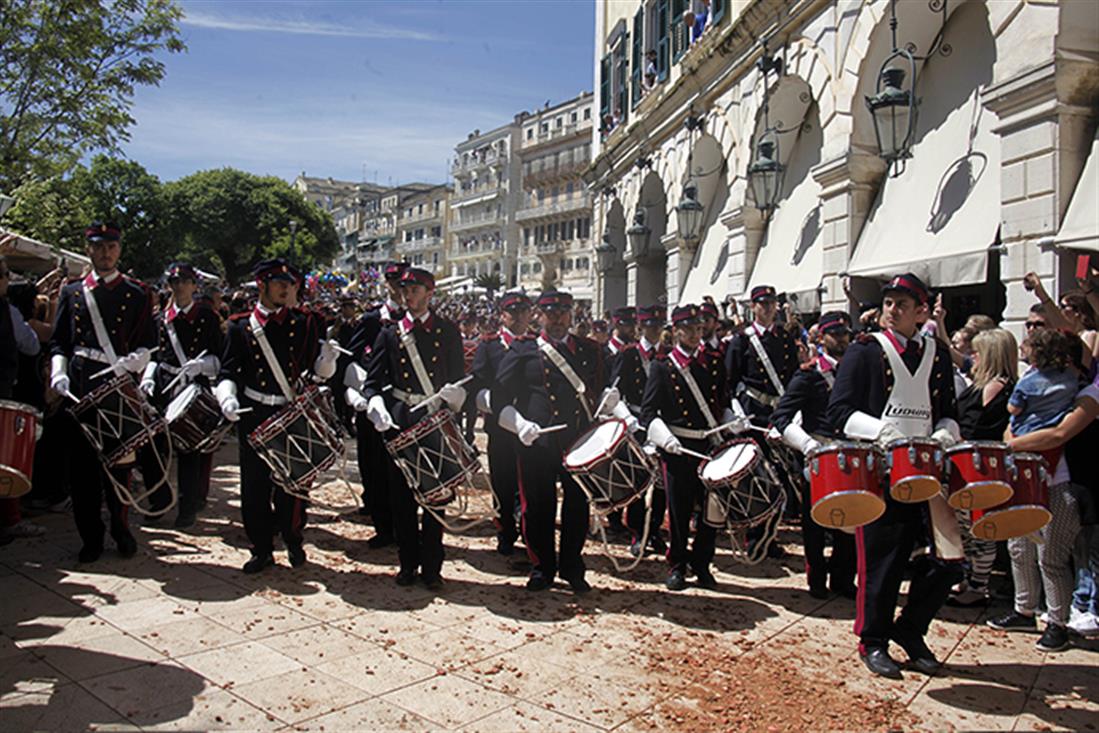 Μεγάλο Σάββατο - Κέρκυρα - Πρώτη Ανάσταση - μπότηδες