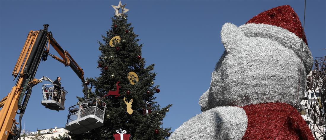 Χριστούγεννα 2021: Η Αθήνα στόλισε το δέντρο της (εικόνες)