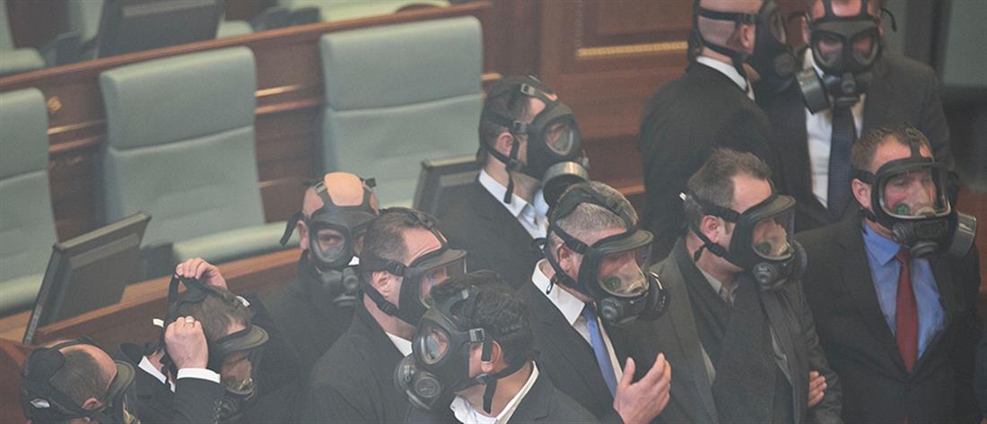 AP - Κόσοβο - βουλή - αίθουσα - δακρυγόνα